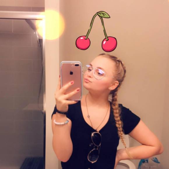 Meet your Posher, Angela - Picture 1 of 1